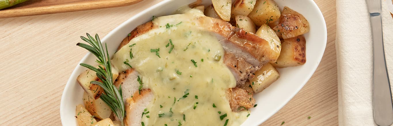 Pierna de Cerdo con Papas en Crema de Espárragos