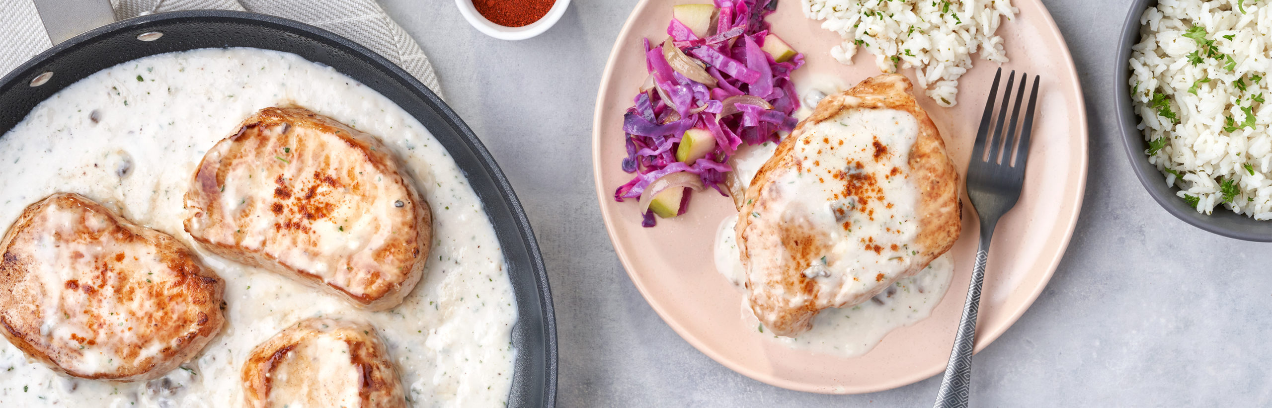 Chuletas de cerdo y arroz con cremosa salsa ranch