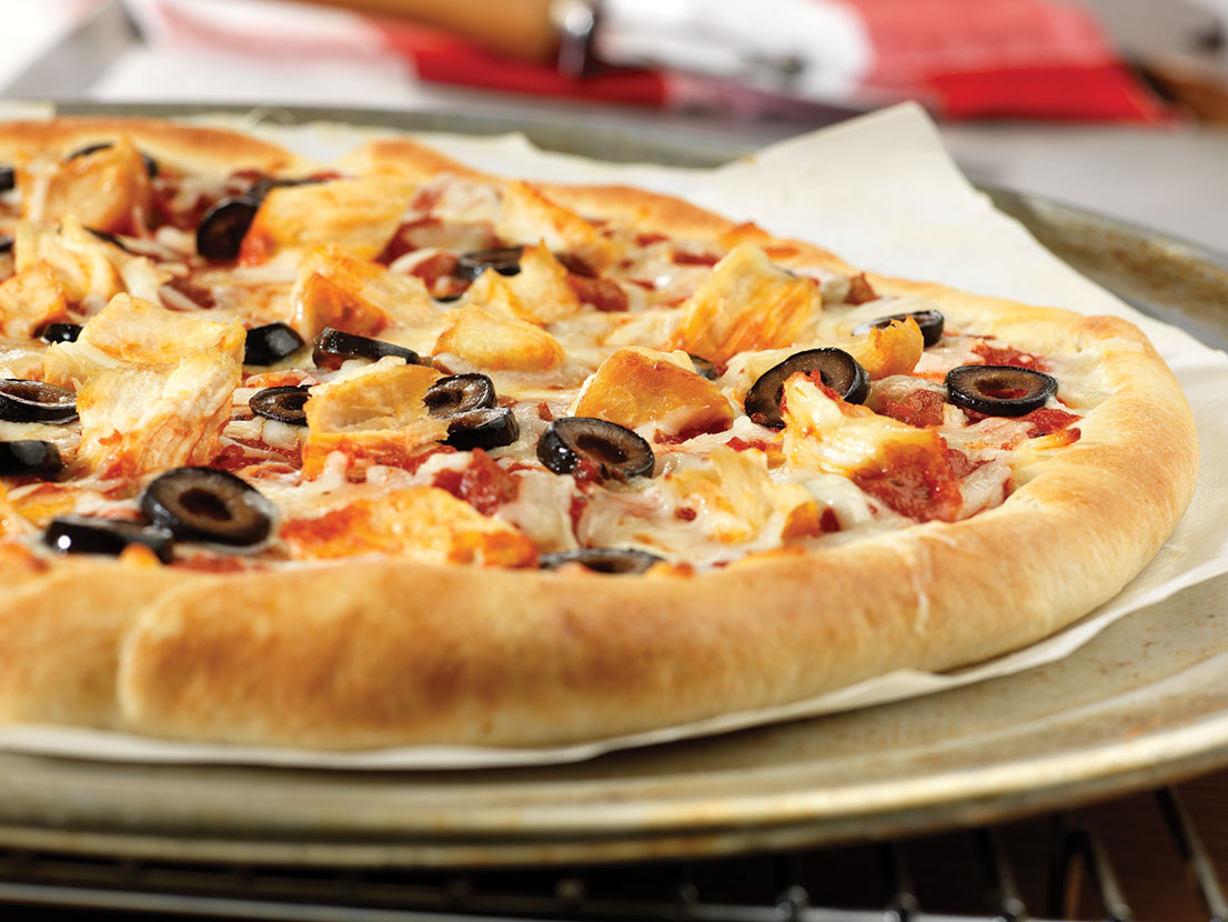 Cheesy Chicken Pizza | Pace® Sauces