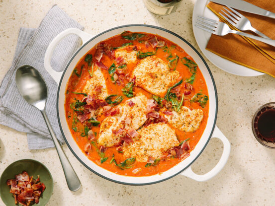 https://www.campbells.com/prego/wp-content/uploads/2023/08/Creamy-Spicy-Tomato-Chicken-Bacon-Spinach_card-553x415.jpg