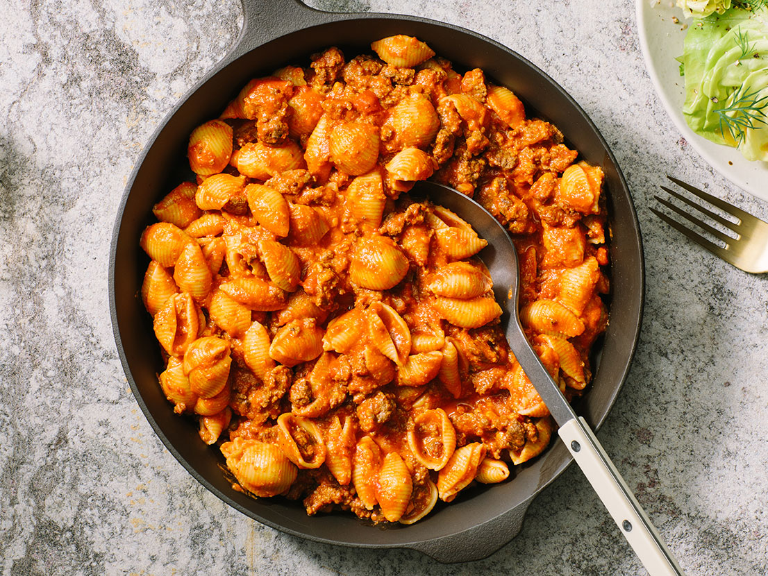 An image of prepared Creamy Tomato Beef & Shells made with Prego® Creamy Tomato with Ricotta Sauce, shell pasta, ground beef and Cheddar cheese.