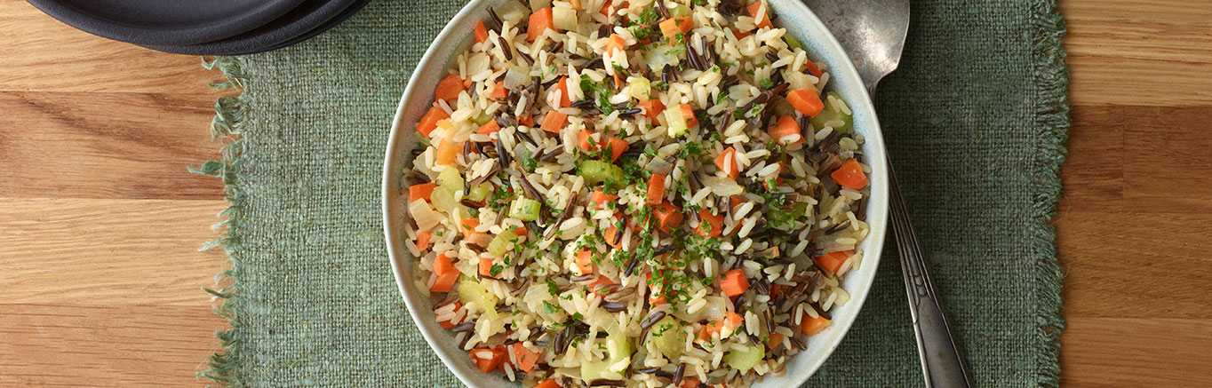 An image of prepared White & Wild Rice Pilaf made with onion, carrot, celery, Swanson® Vegetable Broth, wild rice, white rice and parsley.