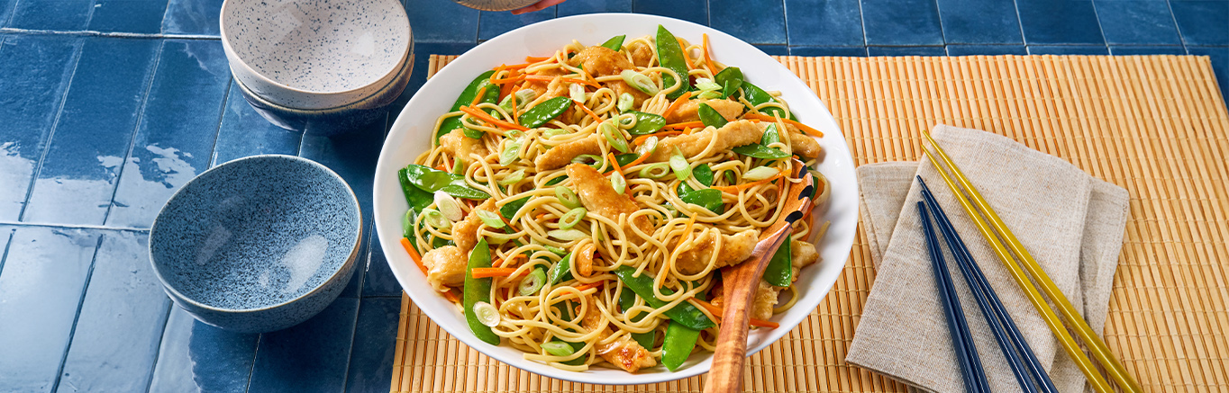An image of prepared Easy One-Pot Chicken Lo Mein made with chicken, onion, Swanson® Ramen Chicken Broth, spaghetti, snow peas, carrots and green onion.