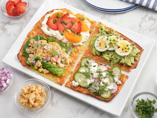 An image of prepared High Protein Chicken & Cottage Cheese Flatbread made with Swanson® Premium White Chicken Breast in Water, eggs and cottage cheese.