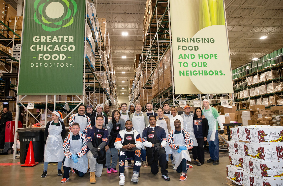 Bears Safety Eddie Jackson and fellow teammates joined Chunky Sacks Hunger to donate 100,000 meals to the Greater Chicago Food Depository in December. 